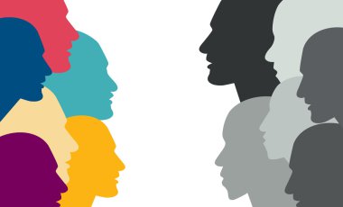 Çeşitli renk insanların kafasından diyalog. Düz vektör.