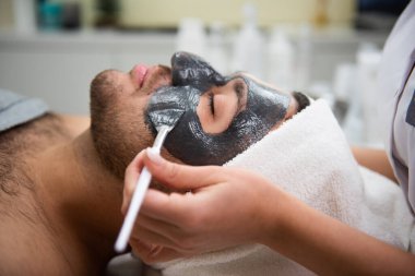 Erkekler için kozmetoloji prosedür maskesi