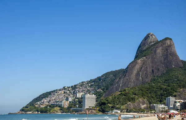 Berg Dois Irmao (twee broer) in Rio de Janeiro, Brazilië. — Stockfoto
