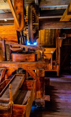 MALBORK, POLAND; Eylül 2020: Polonya 'nın Malbork kentindeki Töton Şövalyeleri şatosundaki değirmenin içi.