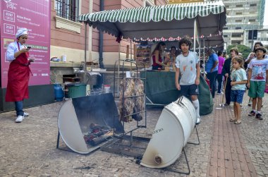 Belo Horizonte, Brezilya-05 Temmuz 2015. Geleneksel yiyecek ve içecek Gastronomi hafta üzerinde Özgürlük Meydanı Belo Horizonte, Brezilya Minas Gerais 05 Temmuz 2015 tarihinde.