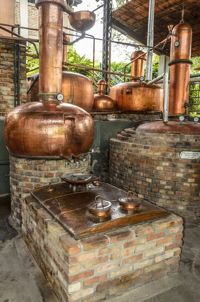 Vale Verde, Betim, Brasil .Equipamentos para a produção de cachaca . — Fotografia de Stock