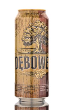 Debowe lager bira beyaz arka plan üzerinde izole
