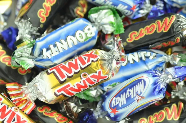 Zbliżenie Snickers, Mars, Bounty, Droga Mleczna, Twix cukierki — Zdjęcie stockowe