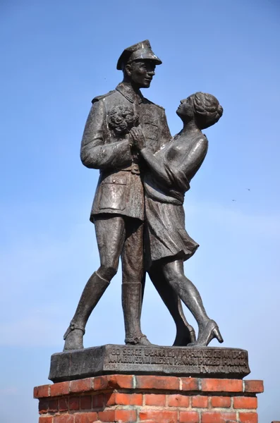 Statue of lancer soldier dancing with girl in Grudziadz in Poland — Stock Photo, Image