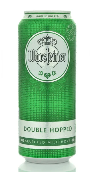 Warsteiner cerveja isolada sobre fundo branco — Fotografia de Stock