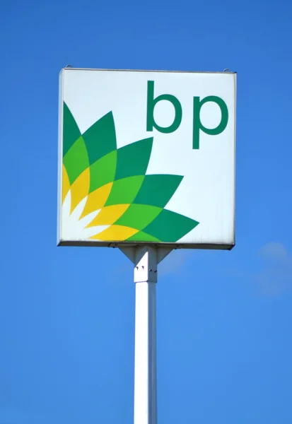 Teken van BP tegen Blue Sky. — Stockfoto