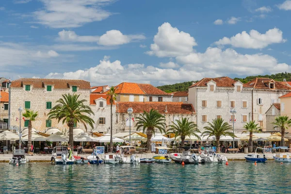 絵のように美しい旧市街のSuetar ステターはクロアチア最大のブラック島です — ストック写真