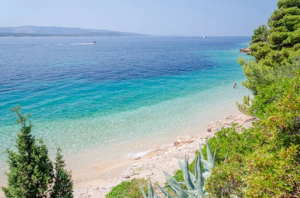 克罗地亚Brac岛南岸Murvica村的Picturesque卵石海滩 — 图库照片