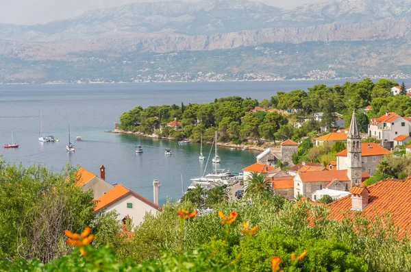 마을에 투레스 크만입니다 스카는 크로아티아 브라크 해안에 위치해 — 스톡 사진