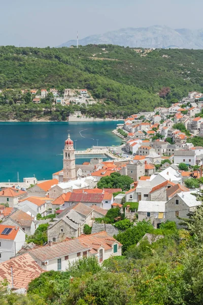 Espectacular Vista Ciudad Pucisca Situada Costa Norte Isla Brac Croacia — Foto de Stock