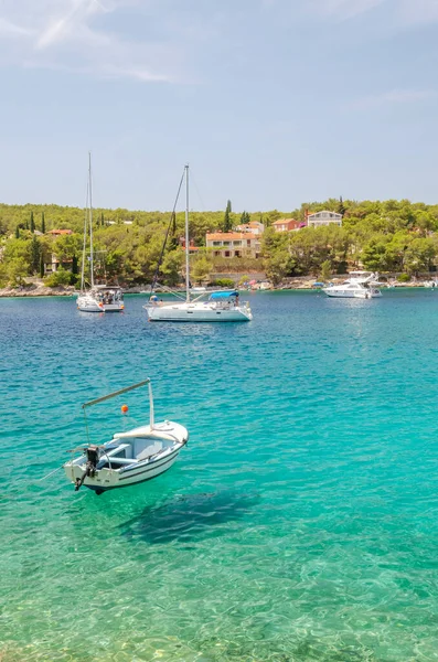 Idyllic Osibova Öböl Sziklás Strand Közelében Milna Nyugati Partján Brac — Stock Fotó