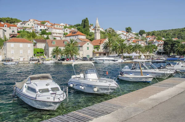 Splitska Köyündeki Picturesque Körfezi Splitska Hırvatistan Brac Adasının Kuzey Kıyısında — Stok fotoğraf