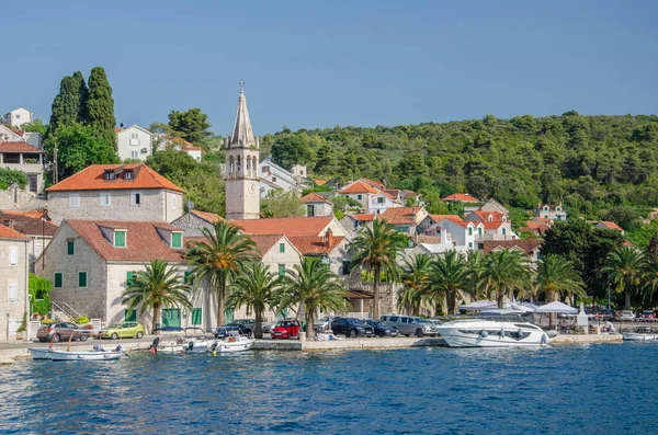 Splitska Köyündeki Picturesque Körfezi Splitska Hırvatistan Brac Adasının Kuzey Kıyısında — Stok fotoğraf
