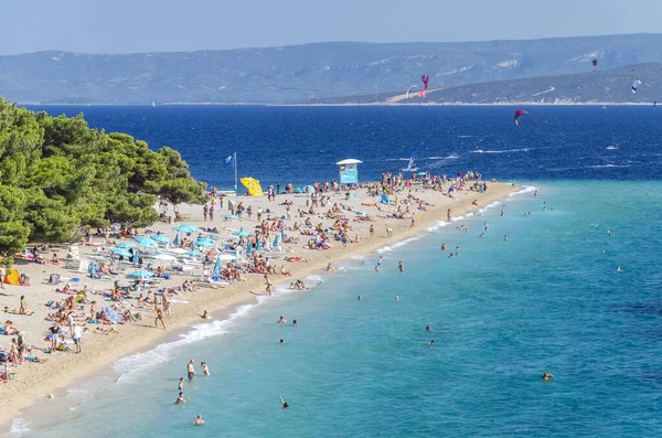 Tłumy Ludzi Plaży Golden Cape Golden Cape Najsłynniejsza Plaża Chorwacji Zdjęcie Stockowe