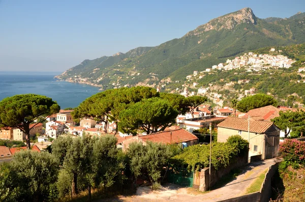 Vacker utsikt över byn raito på Amalfikusten i Italien — Stockfoto