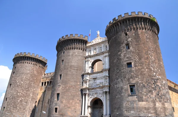 Majestätische castel nuovo in neapel, italien — Stockfoto