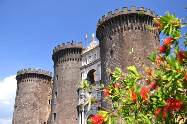 Majestätische castel nuovo in neapel, italien — Stockfoto