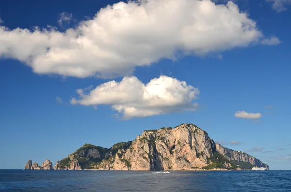 Paisagem pitoresca de verão da ilha de capri, Itália — Fotografia de Stock