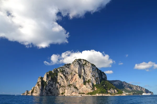 Malerische sommerliche landschaft der insel capri, italien — Stockfoto