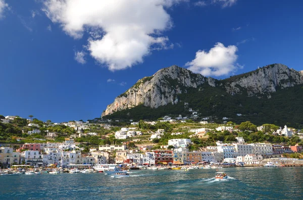 Malerischer Yachthafen grande auf der Insel Capri, Italien — Stockfoto