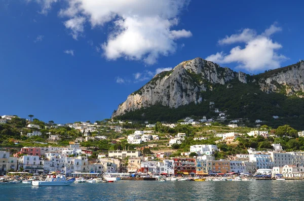 Malerischer Yachthafen grande auf der Insel Capri, Italien — Stockfoto