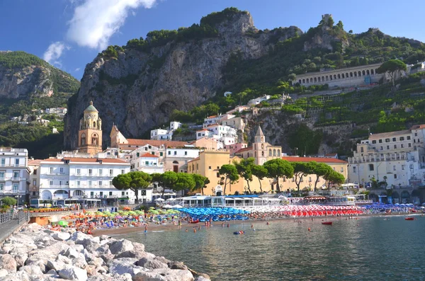 Paisagem pitoresca de verão da cidade Amalfi, Itália — Fotografia de Stock
