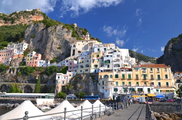 Malownicze letnie krajobraz miasta Amalfi, Włochy — Zdjęcie stockowe