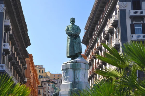 Die statue des königs von italien umberto i in neapel — Stockfoto