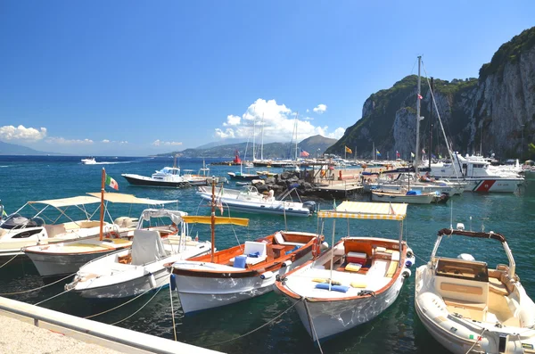 Marina Grande pittoresque sur l'île de Capri, Italie — Photo