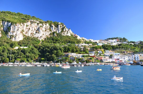 Malowniczej przystani marina grande na wyspę capri, Włochy — Zdjęcie stockowe