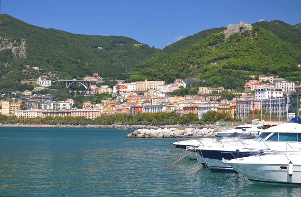 Pittoresk utsikt över småbåtshamnen i salerno, Italien — Stockfoto