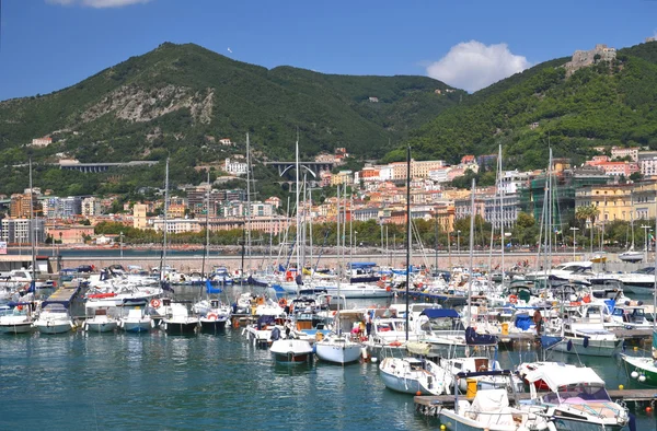 Vista pitoresca da marina em Salerno, Itália — Fotografia de Stock