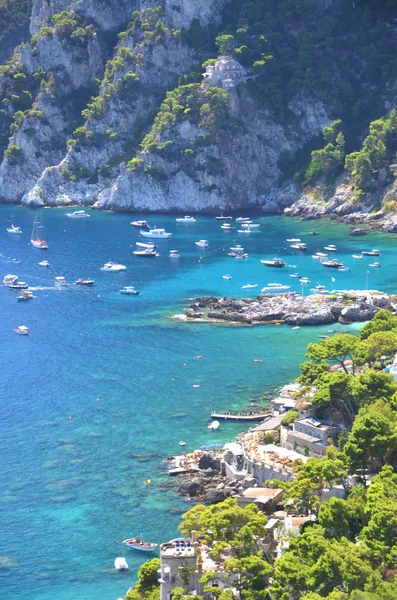 Pittoreske jachthaven piccola op capri eiland, Italië — Stockfoto