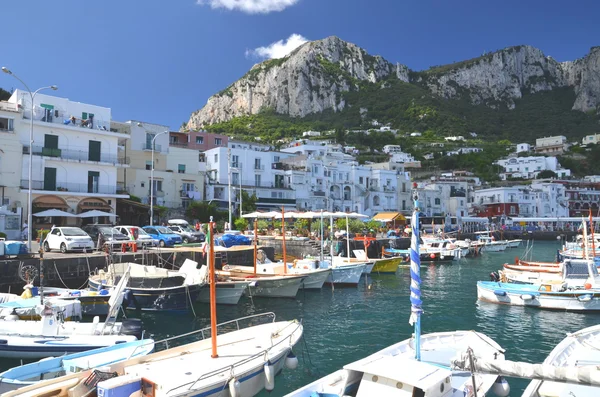 Malebné marina grande na ostrov capri, Itálie — Stock fotografie