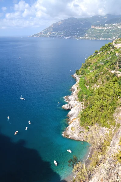 Paisagem pitoresca da costa amalfitana no sul da Itália — Fotografia de Stock