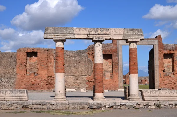 Berömda antika ruinerna av staden Pompeji i södra Italien — Stockfoto