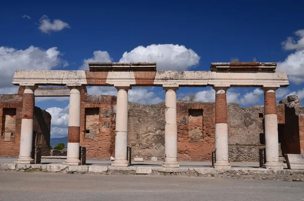 Berömda antika ruinerna av staden Pompeji i södra Italien — Stockfoto