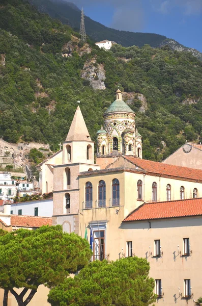 Vackert inredda saint andrew katedralen i amalfi, Kampanien i Italien — Stockfoto