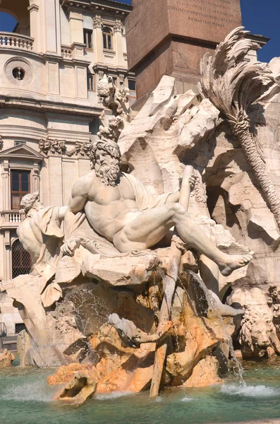 Bella Fontana dei Quattro Fiumi in Piazza Navona a Roma — Foto Stock
