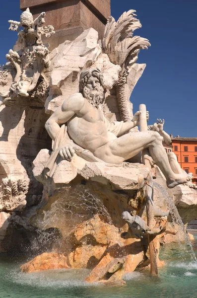 Bella Fontana dei Quattro Fiumi in Piazza Navona a Roma — Foto Stock