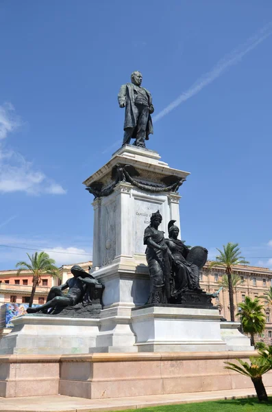 Anıt Camillo Cavour ilk İtalya Başbakanı doğum Via Cavour Roma, İtalya — Stok fotoğraf