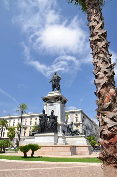 Pomník Camillo Cavour první premiér Itálie na Piazza Cavour v Římě, Itálie — Stock fotografie