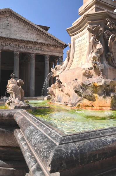 Przepiękna fontanna Panteonu na Piazza della Rotonda w Rzym, Włochy — Zdjęcie stockowe