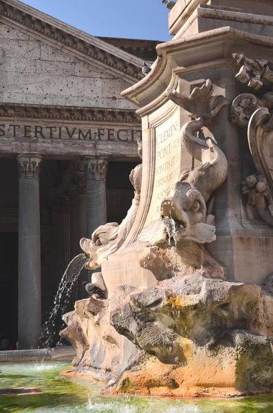 Przepiękna fontanna Panteonu na Piazza della Rotonda w Rzym, Włochy — Zdjęcie stockowe