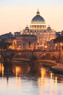 Güzel manzara St. Peters Bazilikası içinde Tiber Roma, İtalya
