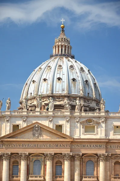 Majestic St. Peter's Basilica w Rzym, Watykan, Włochy — Zdjęcie stockowe