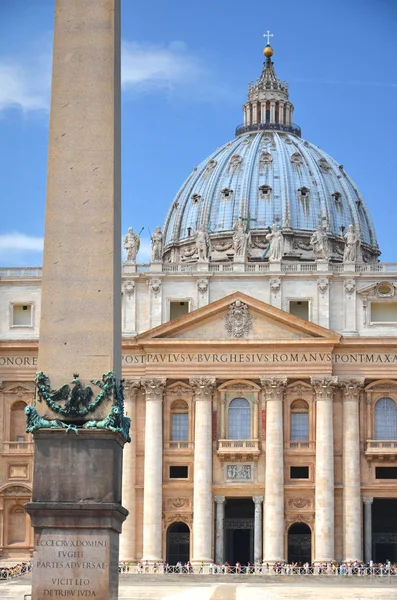 Majestuosa Basílica de San Pedro en Roma, Vaticano, Italia — Foto de Stock