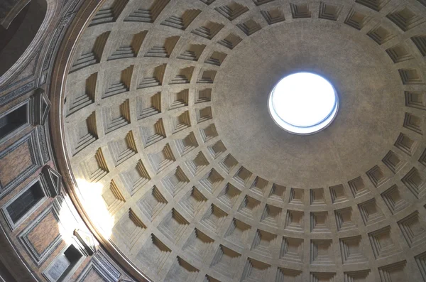 Interior do Panteão Majestoso em Roma, Itália — Fotografia de Stock