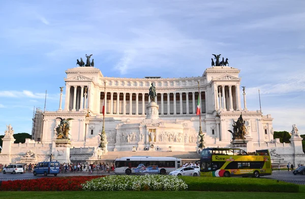 Majestätischer heimataltar im sonnenuntergang in rom, italien. — Stockfoto